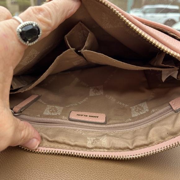 Ladies Anne Klein Crossbody Handbag, Size Small to Medium, Peach, So pretty - Picture 8 of 10